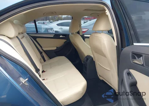 2017 Volkswagen Jetta 1.4T Se из США, поврежденный, VIN 3VWB67AJ5HM212602